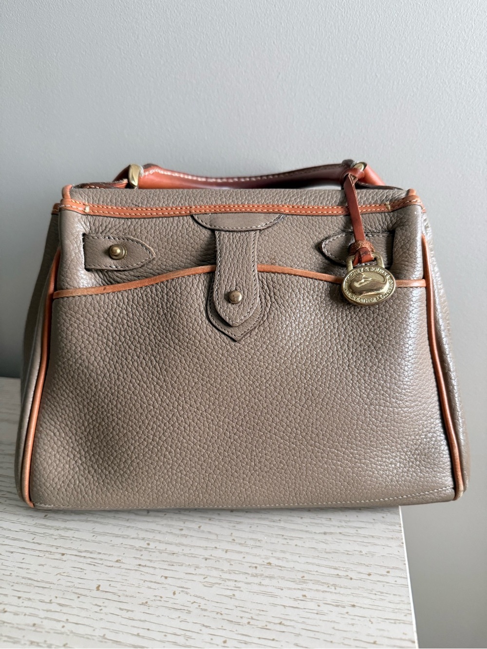 Vintage Dooney & Bourke Essex Flap Taupe Pebbled Leather Satchel with Tan Trim - Picture 3 of 10